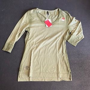 Reebok CrossFit 3/4 sleeve; army green v-neck tshirt size small